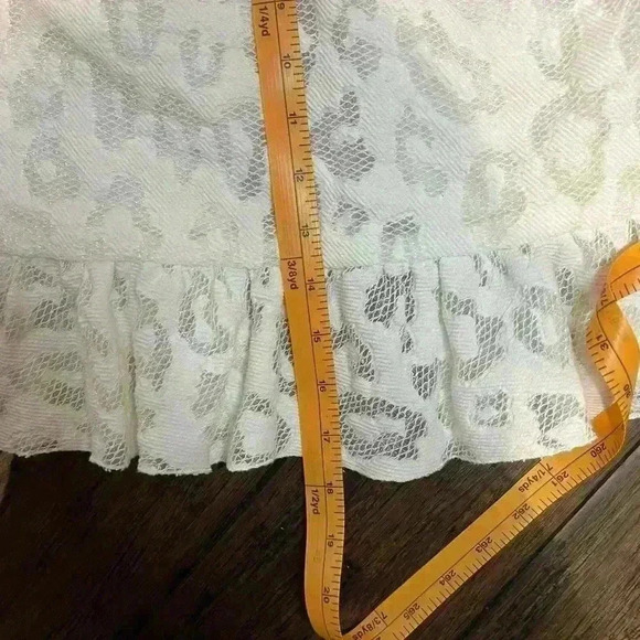 Trina Turk White shimmer blouse size Medium - Picture 5 of 6